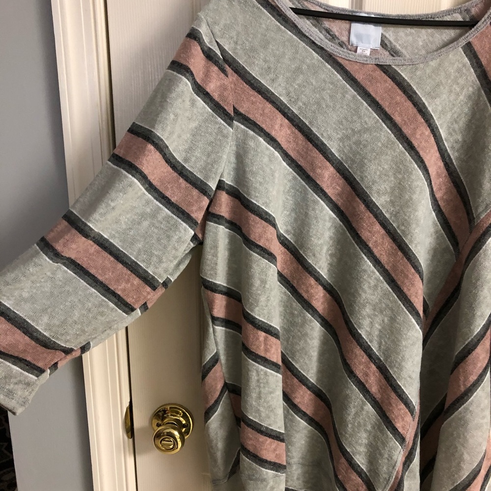 Top - Picture 2 of 3